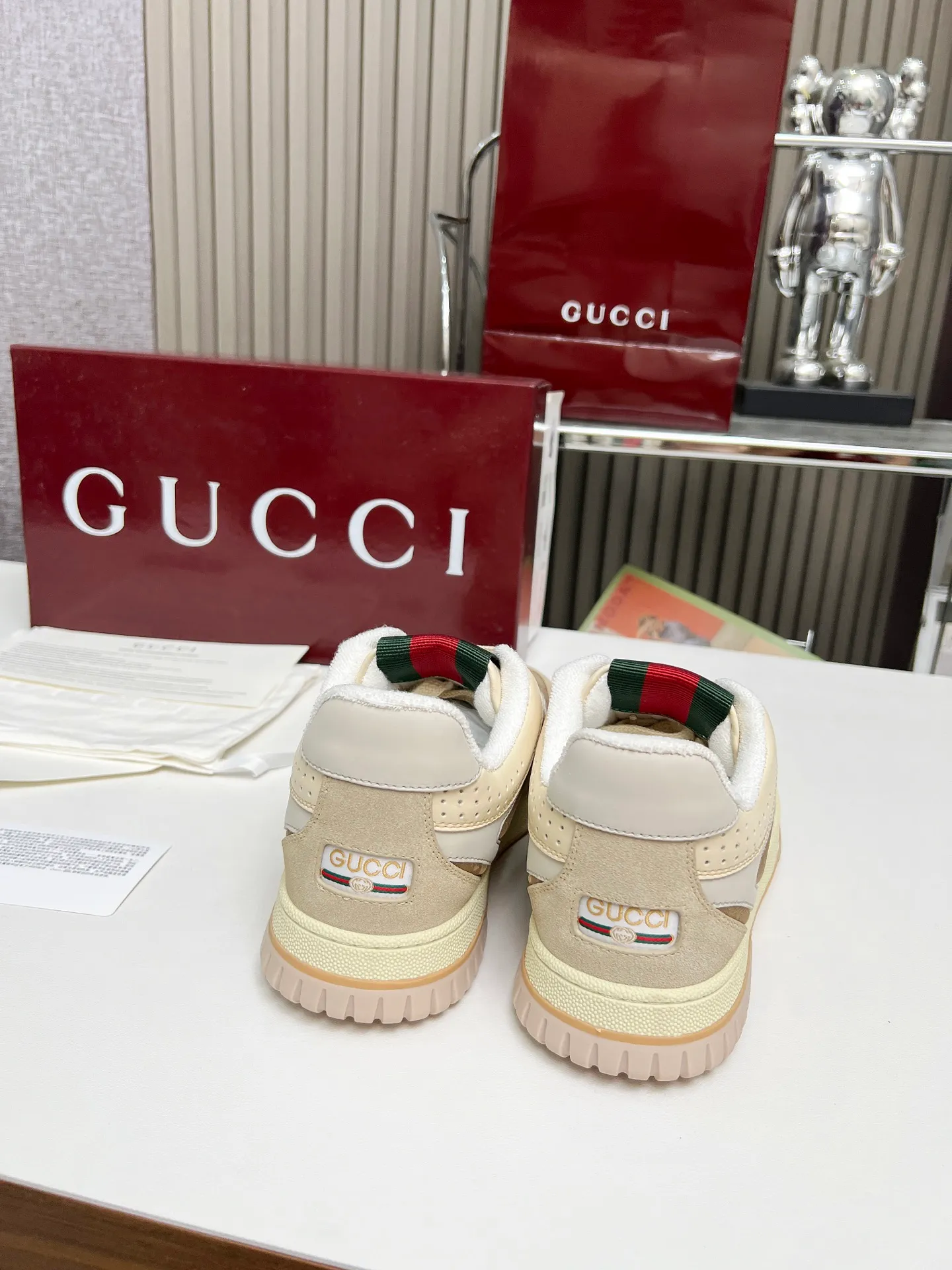 [G Home] P: 600💰 Couple size: Female 35-40. Male 39-44 (45 custom-made) 🆕2025.GUCC Gucci original order quality The latest popular high and low top aged couple sneakers series shipped original purchase development and production, this high and low top sneakers adopt a basketball-style silhouette design, cleverly integrated with hollow panels and distressed effects, showing unique ingenuity. The ingenuity incorporates brand logo details such as interlocking Double G styling accessories and Gucci lettering, a low-key tribute to the brand's design heritage. Exquisite packaging at the delivery counter 🛍📦 ▪️ Fabric: Original customized imported first-layer cowhide ▪️ Inner lining: Imported first-layer cowhide ▪️ Sole: Original molded two-color TPU sole ▪️ Sole thickness: 3cm